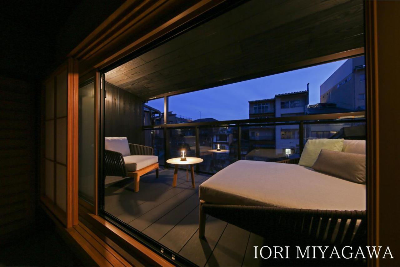 Iori Stay Takayama  Rom bilde