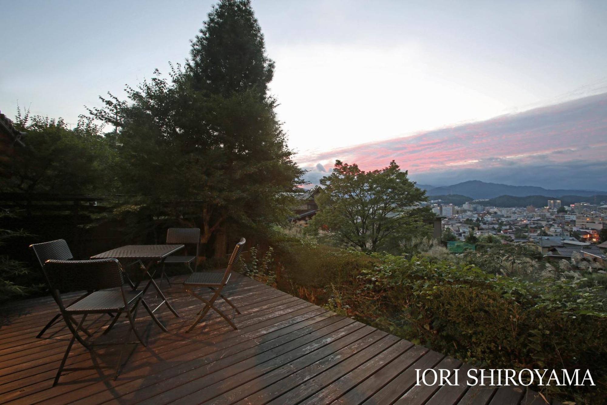 Iori Stay Takayama  Rom bilde